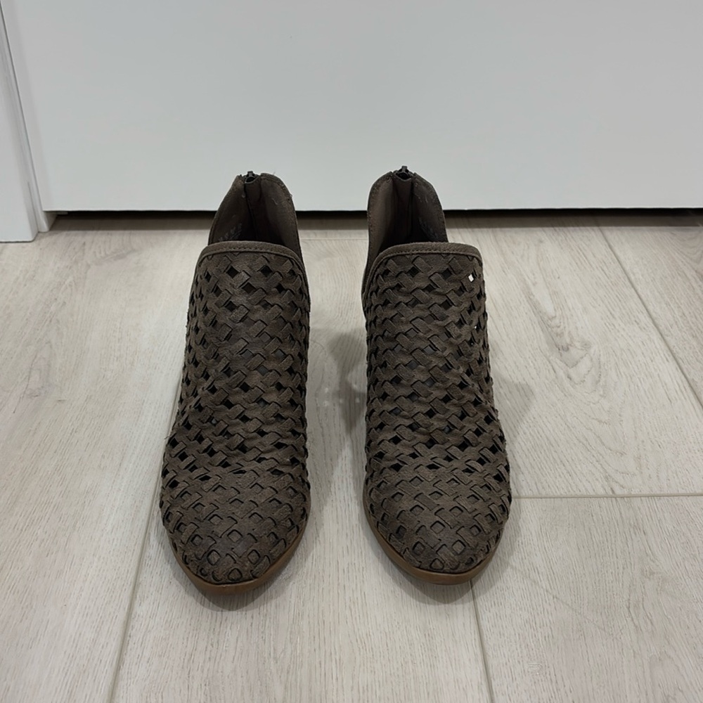 Fergalicious booties size 8